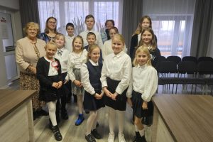 Uczestnicy konkursu wraz z jury
