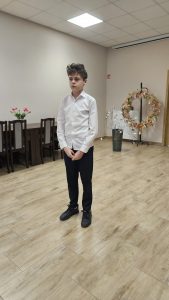 Dziewczynka w trakcie recytacji podczas eliminacji 48. Konkursu Recytatorskiego Warszawska Syrenka