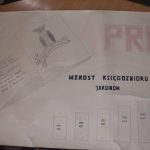 Plakat przedstawiający wzrost księgozbioru w latach 1945 - 1969
