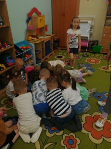 Dzieci podczas "Głośnego czytania