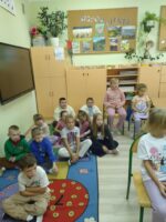 Dzieci podczas Dnia Głośnego Czytania