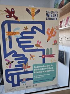 Plakaty informujące o akcji: Mała książka wielki człowiek