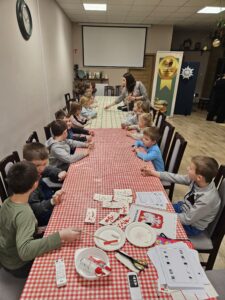 Dzieci podczas spotkania patriotycznego