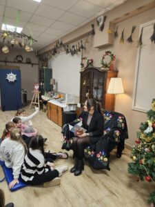 20251210_092202 Dzieci i kobiety podczas spotkania