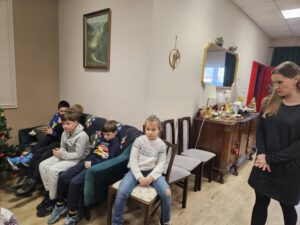 Dzieci podczas zajęć i gier integracyjnych.