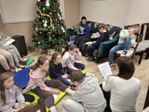 Dzieci podczas zajęć i gier integracyjnych.