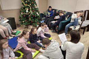 Dzieci podczas zajęć i gier integracyjnych.