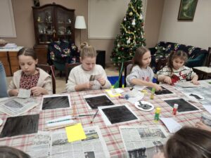 Dzieci podczas warsztatów.