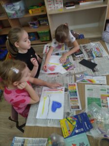 Dzieci podczas warsztatów.