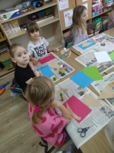 Dzieci podczas warsztatów.