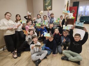 Grupowe zdjęcie dzieci.