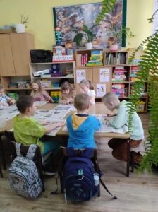 Dzieci podczas warsztatów.
