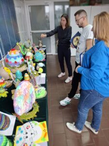 20260326_095412 Troje członków komisji podczas obrad